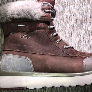 Ugg’s brown tan gray duck boots